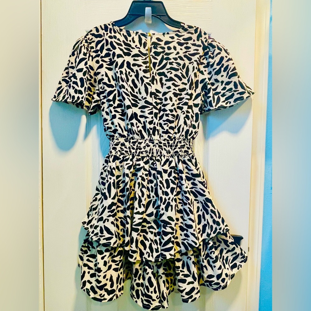 Cute Women's Black and White Printed Tiered Dress Shorts with Waist Tie - Picture 4 of 6